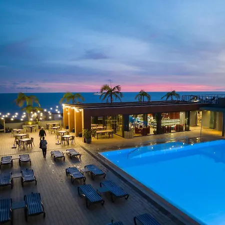 The Views Monumental