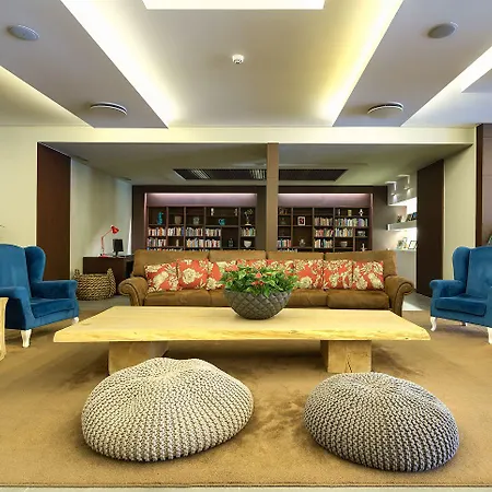 The Views Monumental