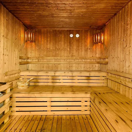 The Views Monumental 4*