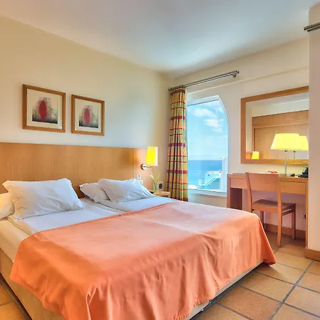 Otel The Views Monumental 4*