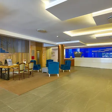 The Views Monumental