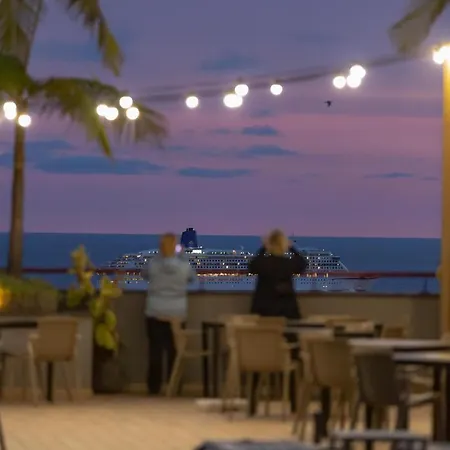 The Views Monumental פונשל