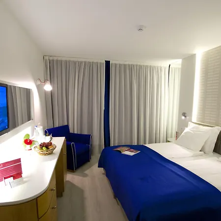 The Views Monumental 4*