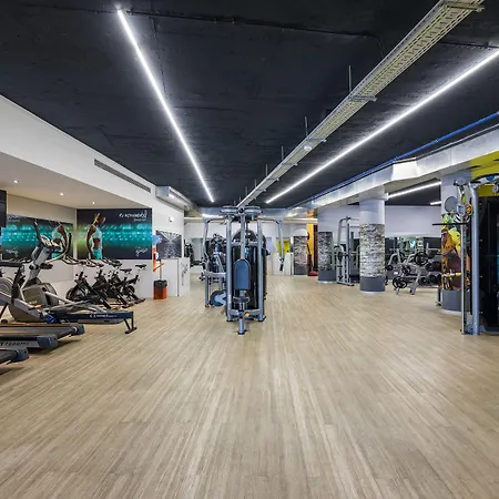 Отель The Views Monumental 4*