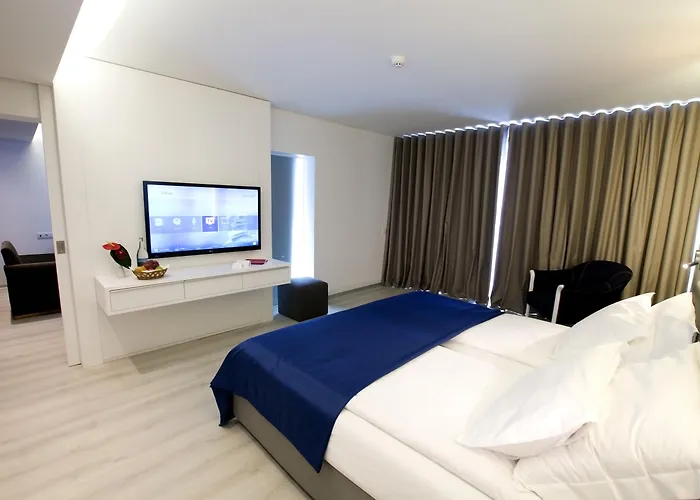 The Views Monumental Hotel