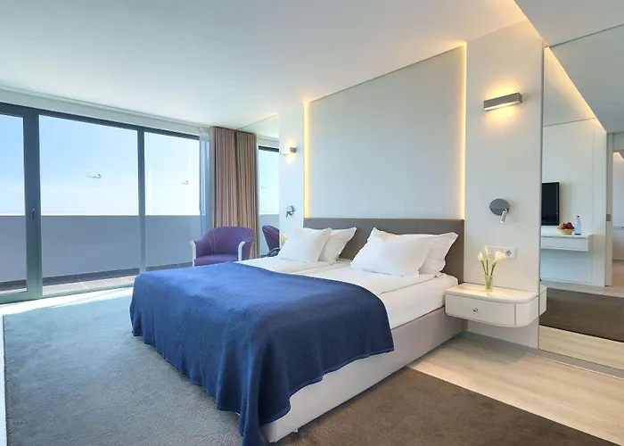 The Views Monumental 푼샬