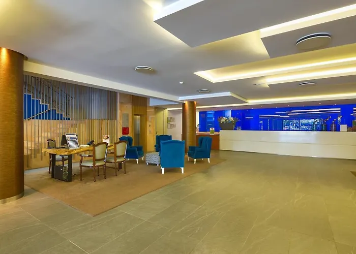 The Views Monumental