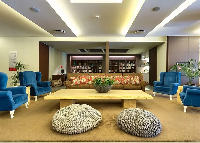 The Views Monumental