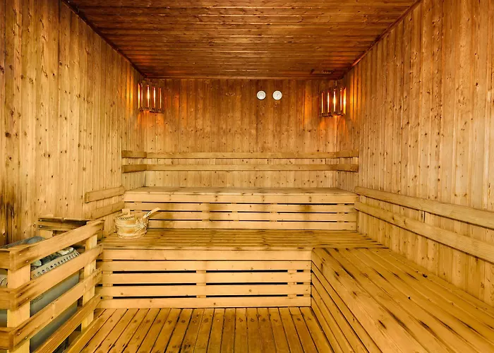 The Views Monumental 4*