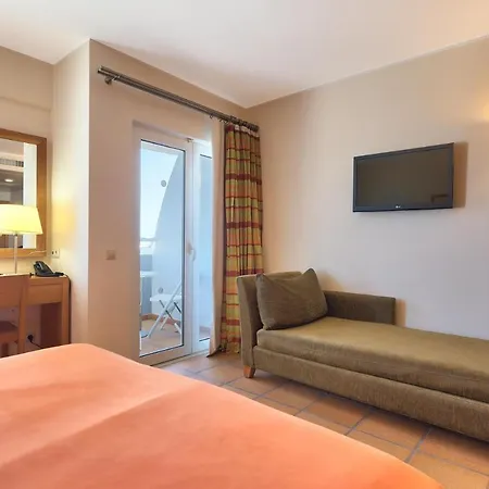 Otel The Views Monumental 4*