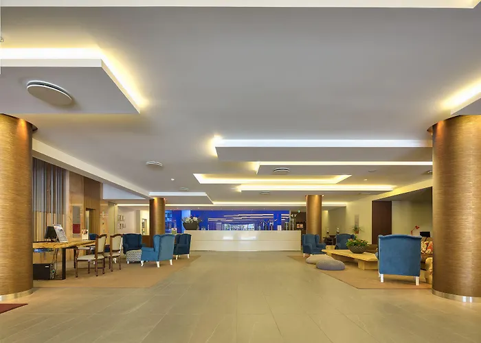 The Views Monumental